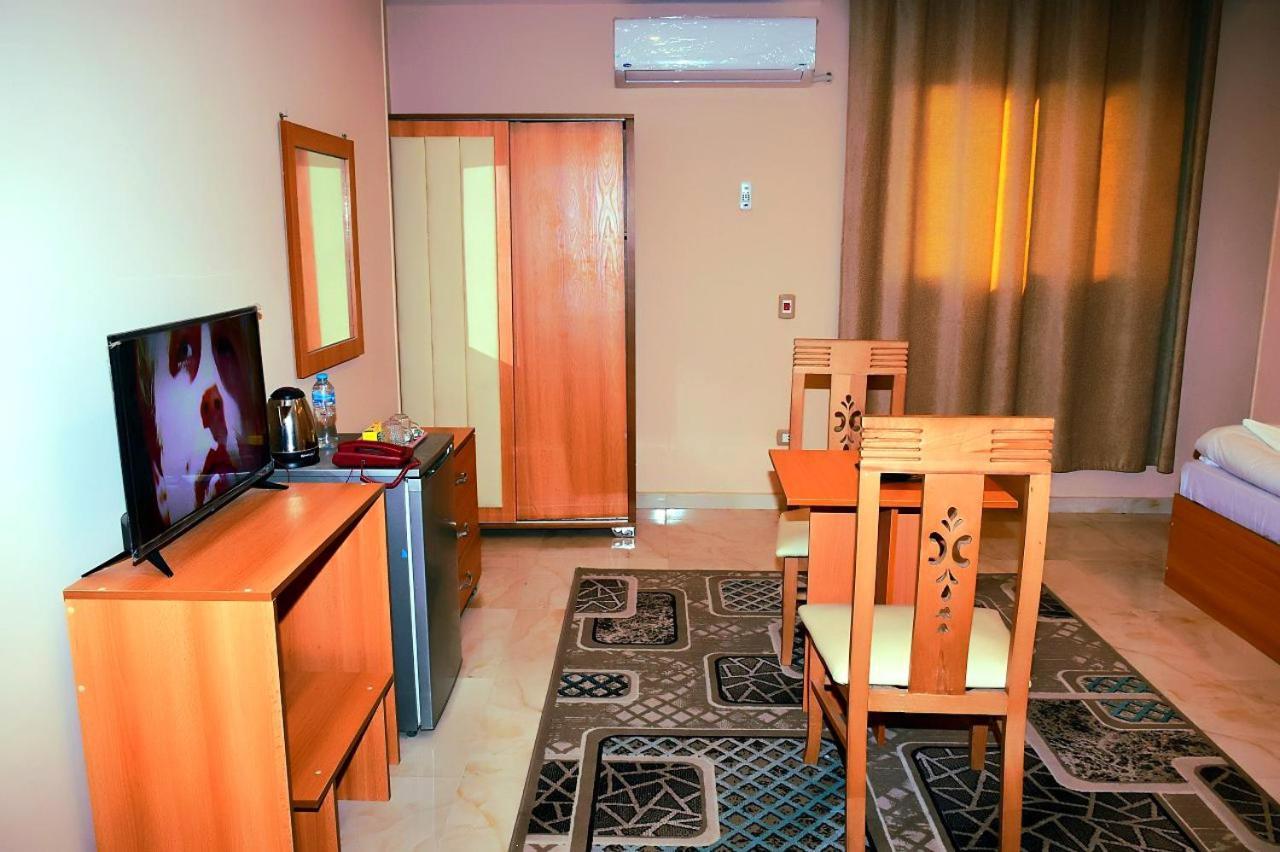 Grand Golden Pyramids View Hotel Kafret el-Gabal المظهر الخارجي الصورة