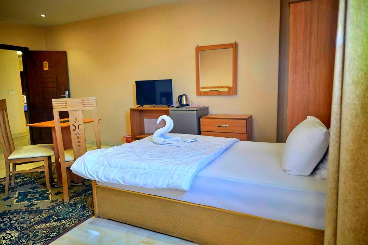 Grand Golden Pyramids View Hotel Kafret el-Gabal المظهر الخارجي الصورة