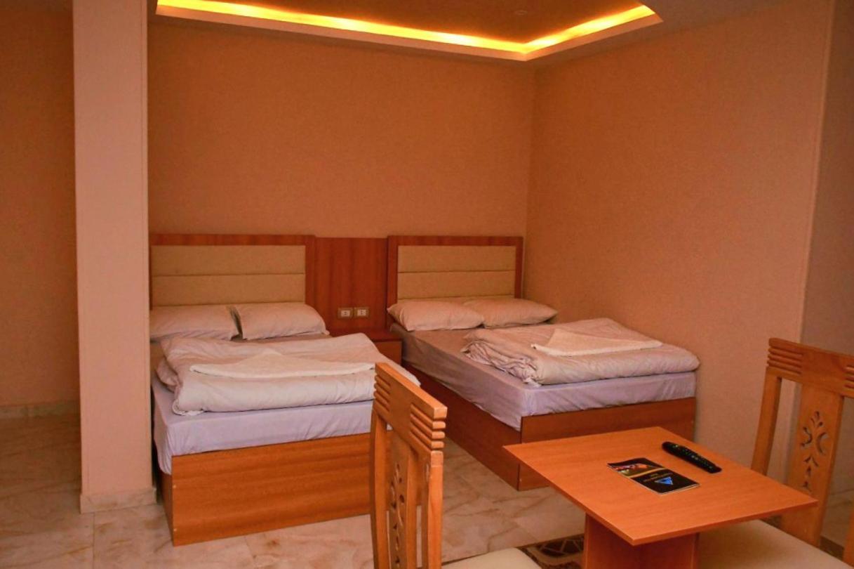 Grand Golden Pyramids View Hotel Kafret el-Gabal المظهر الخارجي الصورة