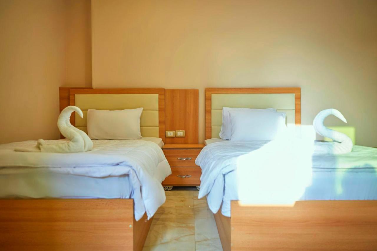 Grand Golden Pyramids View Hotel Kafret el-Gabal المظهر الخارجي الصورة