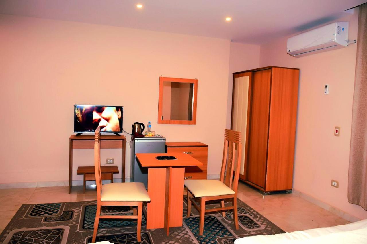 Grand Golden Pyramids View Hotel Kafret el-Gabal المظهر الخارجي الصورة