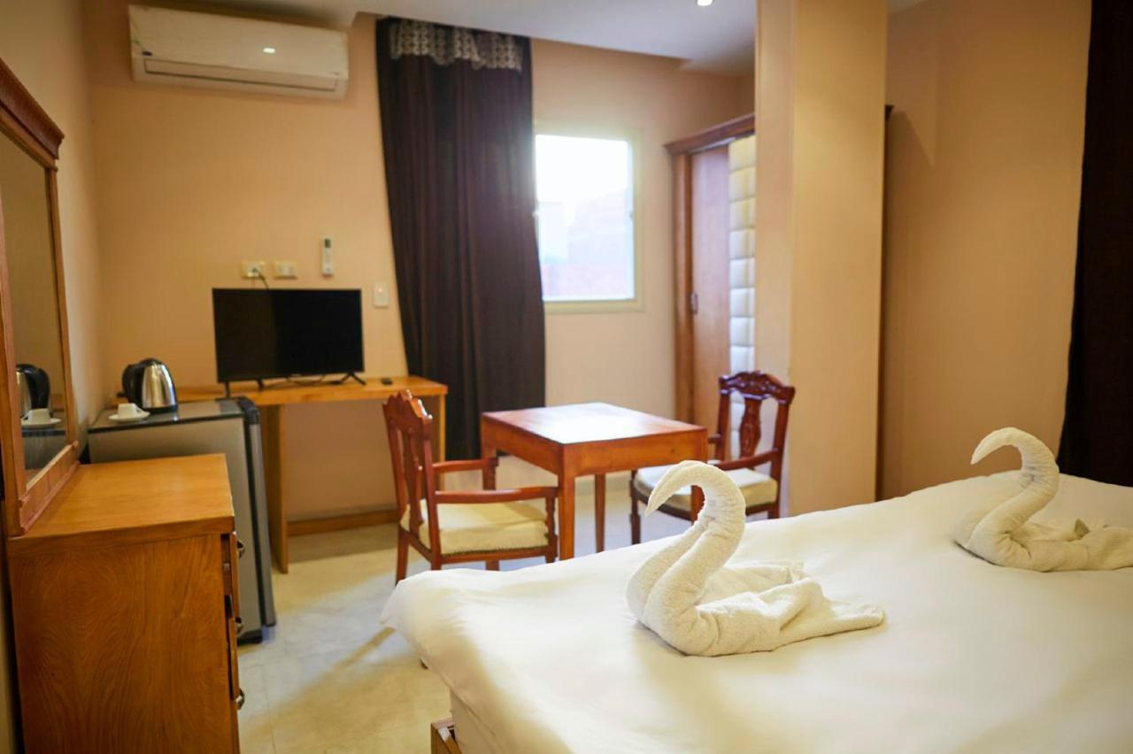 Grand Golden Pyramids View Hotel Kafret el-Gabal المظهر الخارجي الصورة
