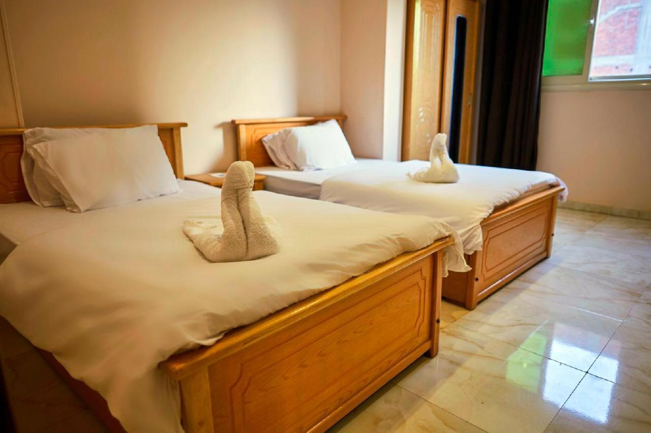 Grand Golden Pyramids View Hotel Kafret el-Gabal المظهر الخارجي الصورة