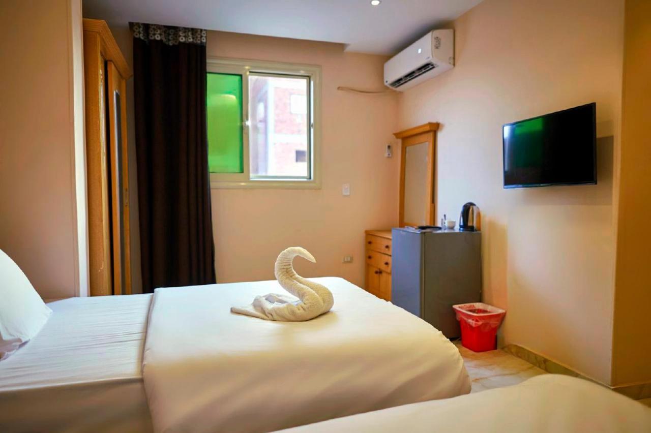 Grand Golden Pyramids View Hotel Kafret el-Gabal المظهر الخارجي الصورة