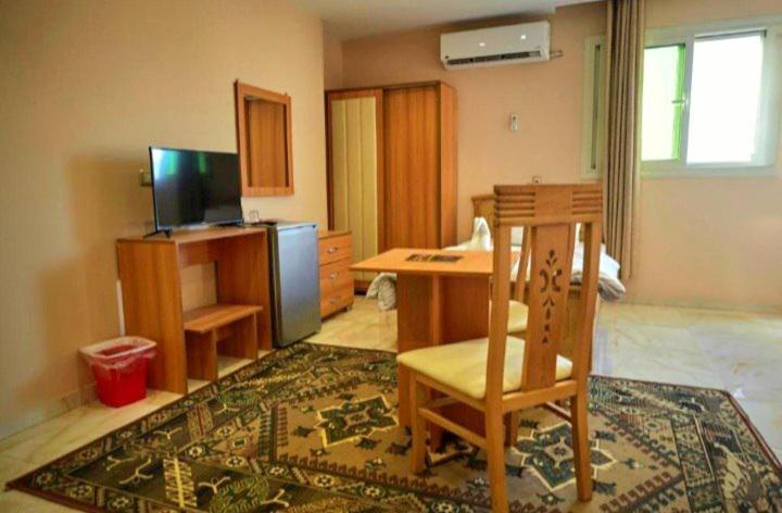 Grand Golden Pyramids View Hotel Kafret el-Gabal المظهر الخارجي الصورة