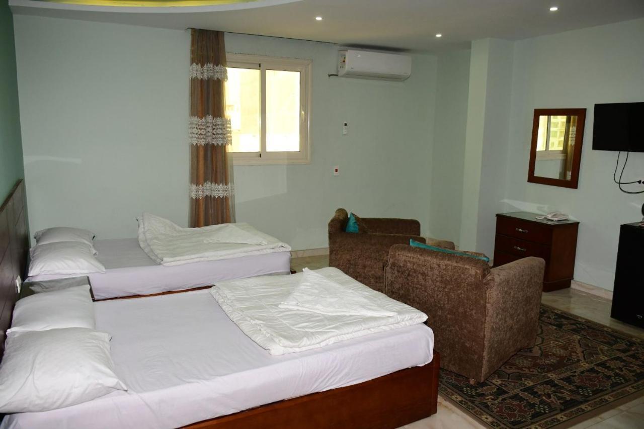 Grand Golden Pyramids View Hotel Kafret el-Gabal المظهر الخارجي الصورة
