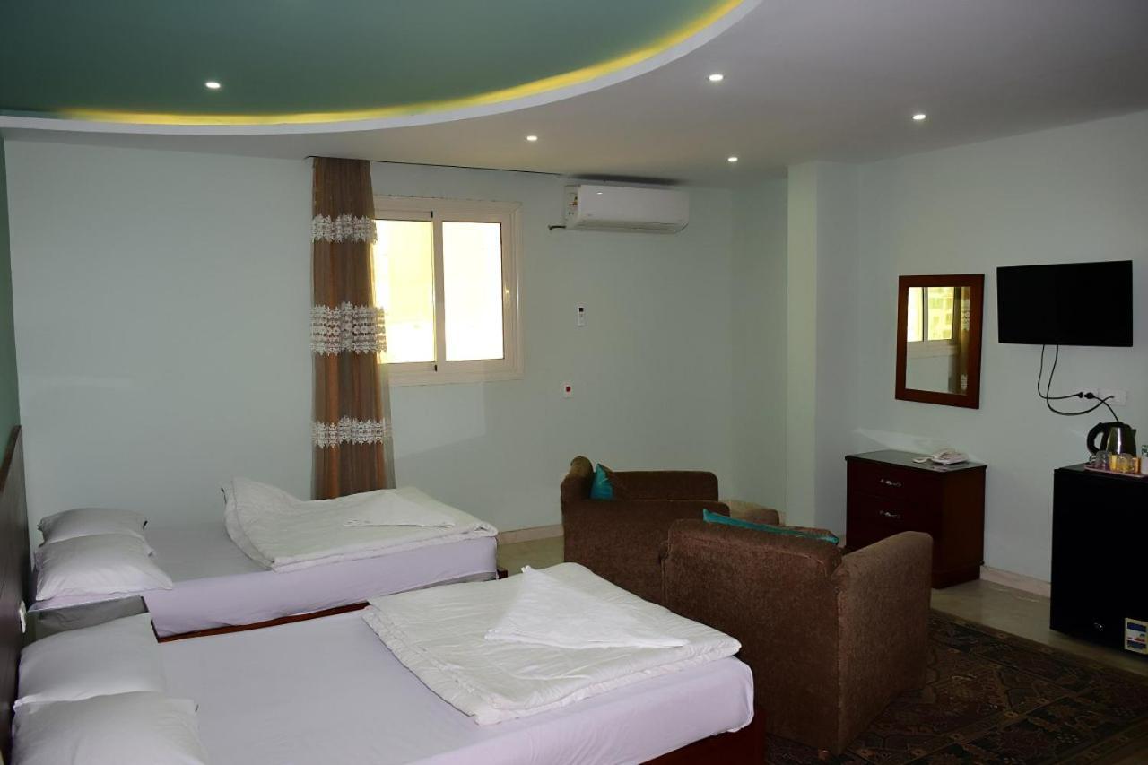 Grand Golden Pyramids View Hotel Kafret el-Gabal المظهر الخارجي الصورة