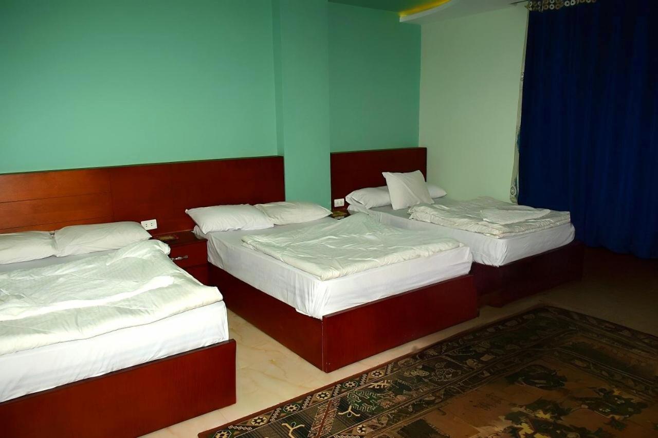 Grand Golden Pyramids View Hotel Kafret el-Gabal المظهر الخارجي الصورة